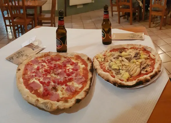 Pizzería Il Vesuvio - Carino