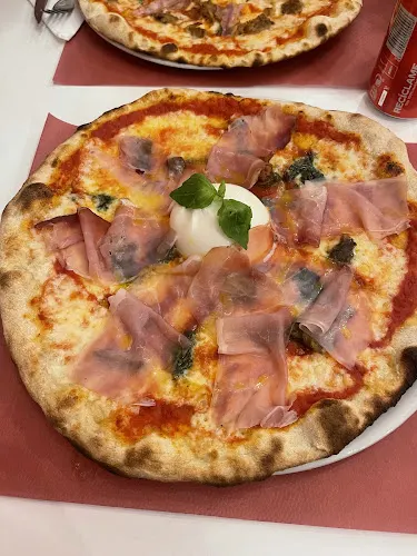 Pízzico| Pizzeria italiana