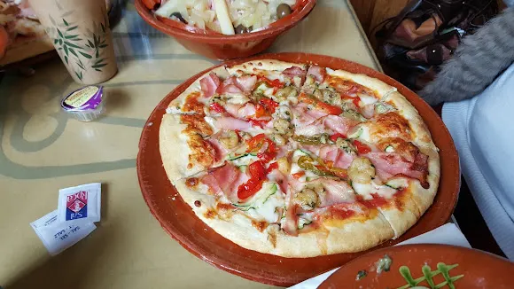 Restaurante Pizzería LaTahona - Trujillo