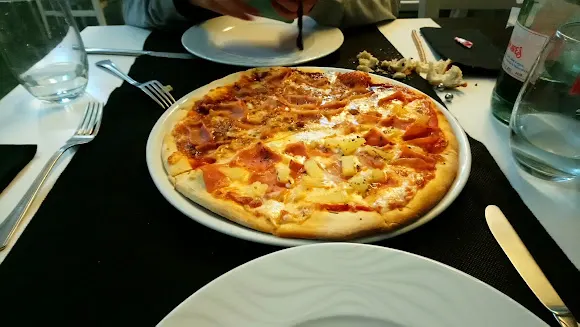 Pizzería Hoyuela - El Astillero