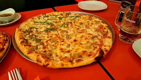 Café Milano Pizzería.