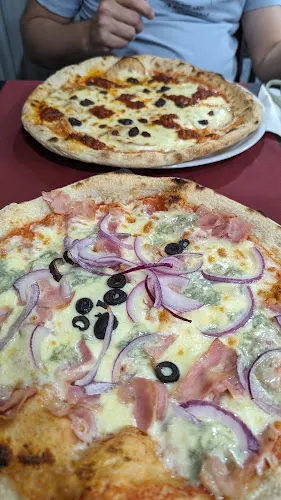 Pizzeria Rika Pizza
