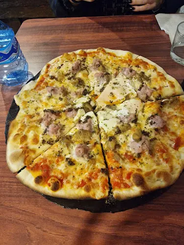 Can Tothom Pizza & Good Food