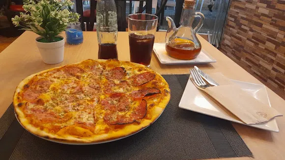 Canta Napoli Pizzeria - Restaurante italiano en Málaga