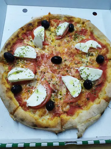 Pizzería Il Forno a Legna Burro Taxi