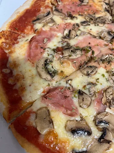 Tomis Pizzeria - L'Arboc
