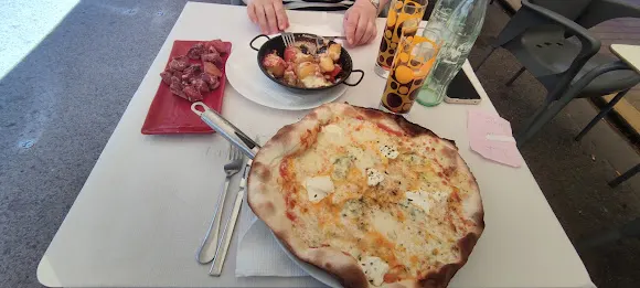 Restaurante Pizzería La Martina - Chella