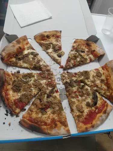 DYLAN'S PIZZA PLAYA PILES